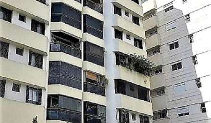Living com SACADA. Apto com  4 dormitórios e 3 vagas de garagem. Planta Original