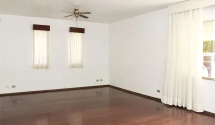 CASA CHARMOSA NO BROOKLIN COM PISCINA 320 M²