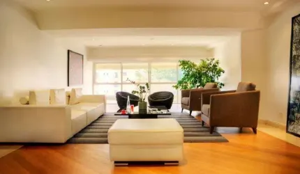 Apartamento moderno Com salas amplas. Duas quadras do Ibirapuera- Decorado por arquiteto renomado.