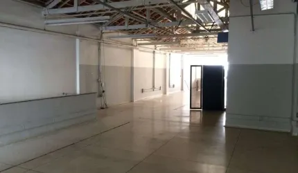 Galpão comercial a venda com 750m²