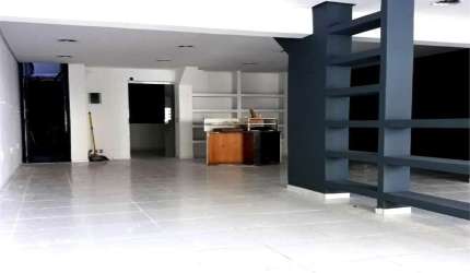 Imóvel comercial em 02 pavimentos, 620 m² de construção, terreno mede 10 x 40 mt