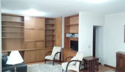 Pinheiros nobre , ensolarado