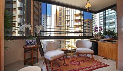 Apartamento a venda em Moema  de 200m², com 5 vagas
