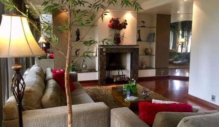 Apartamento duplex à venda de 245 m² no Morumbi de 4 quartos sendo 2 suites e 4 vagas.
