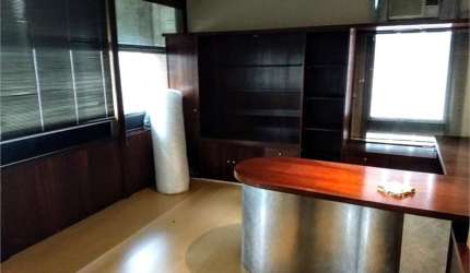 Conjunto comercial próximo à Av. Paulista