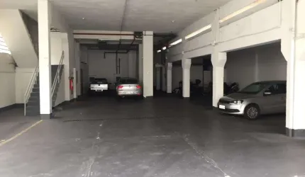 Prédio Comercial à venda de 1800 m² com 3 andares, 1 mezanino, cobertura e 15 vagas.