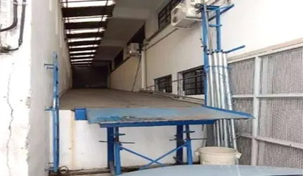 Prédio Comercial ao lado do metrô