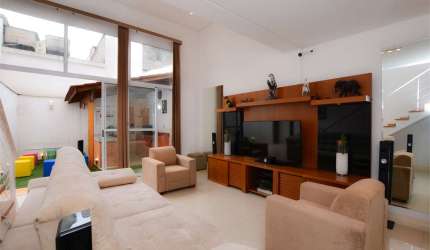 Casa à venda de 250 m² na Vila Mariana de 3 suites e 4 vagas.