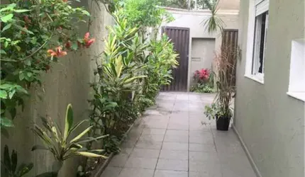 SOBRADO DE ALTO PADRÃO EM REGIÃO NOBRE