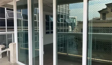 Conjunto comercial no Paraíso