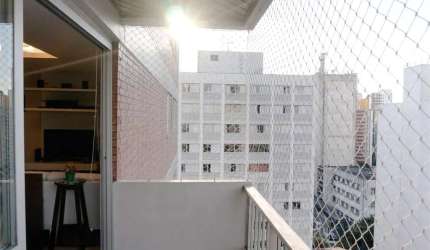 Apartamento reformado, mobiliado, com 2 dormitórios, 1 suíte, com varanda e 1 vaga em Perdizes.