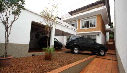 Casa comercial ideal para Clinica.