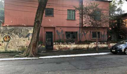 CASA PARA INVESTIDOR, OTIMA LOCALIZAÇÃO E INFINITAS POSSIBILIDADES PARA DEIXAR DO SEU JEITO!