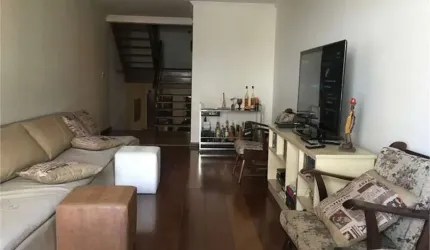 SOBRADO COM 4 SUITES EM LOCALIZAÇÃO PRIVILEGIADA