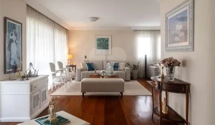 Apartamento à Venda em Moema – 198m², 4 Dormitórios (3 Suítes), 3 Vagas, Varanda Ampla