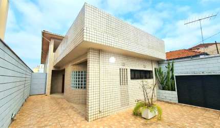 Casa residencial ou comercial 6 dormitórios, 4 suítes, 8 banheiros, 3 vagas