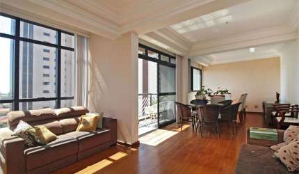 Apartamento Amplo na Saúde. Oportunidade