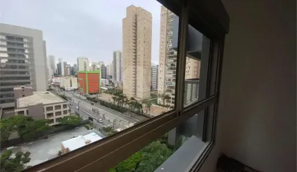 Apartamento a venda no Brooklin, a 200 m do metrô, com 81 m2, terraço, 3 quartos (1 suíte) e 1 vaga.
