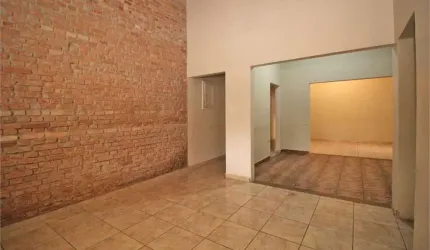 Casa térrea, reformada para comercio, restaurante, no bairro Planalto Paulista. Oportunidade.