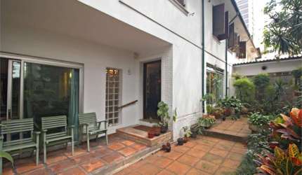 Casa em excelente localização de Moema Pássaros, fora de rota!