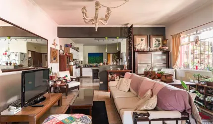 Casa à venda na região da Pompéia com 296m², 5 quartos e 4 vagas de garagem.