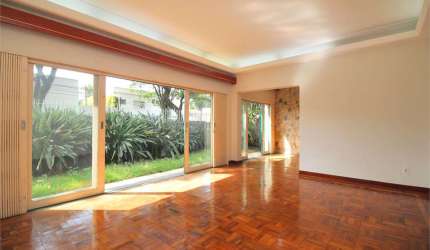 Casa térrea isolada e reformada