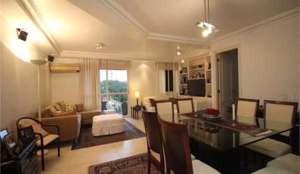 Apartamento em Moema Pássaros, 3 suítes e 2 vagas com depósito