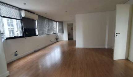 Melhor localização de São Paulo! 84m², para quem procura uma sala quase pronta para se instalar.