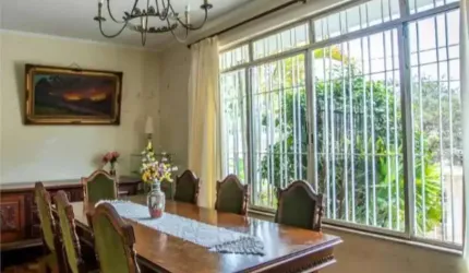 CASA EM BAIRRO NOBRE 850M² COM 3 QUARTOS E 1 SUITE. C/ PISCINA