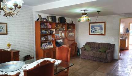 Sobrado , 4 dormitórios com 225 de área construída , 4 vagas .