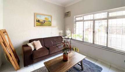 Casa com 4 dormitório e 6 vagas de carro!