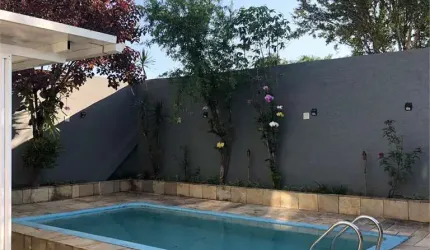 Excelente casa triplex com área de lazer