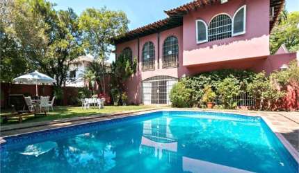 Casa 4 Dormitórios - Lazer Piscina - 6 vagas