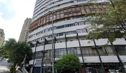 Apartamento de frente para Praça 14 Bis com 3 quartos, 1 suíte, 2 banheiros e sala ampla. Show!!