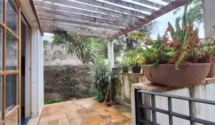 Casa a venda no Brooklin com 310 m2 de área útil. Piscina, sauna e churrasqueira!