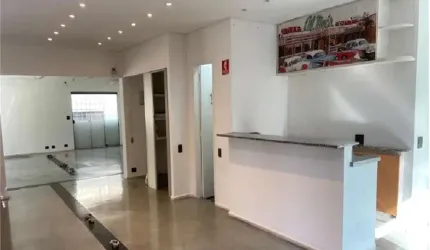 Prédio Inteiro Comercial à venda de 250 m² na Vila Madalena com 6 salas e 8 vagas.