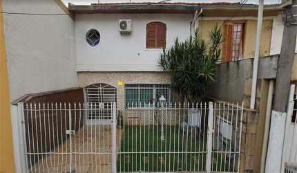 Casa Sobrado à Venda em rua sem saída e tranquila no Campo Belo com 3 dormitórios e 1 suíte. Venha Conhecer!!