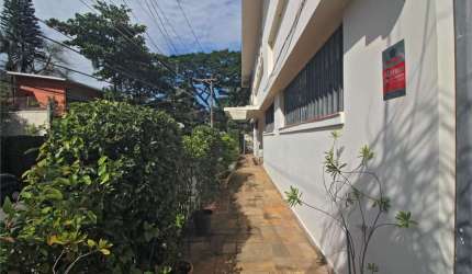 Sobrado de esquina com 4 suítes e edícula independente no Campo Belo, 450m2