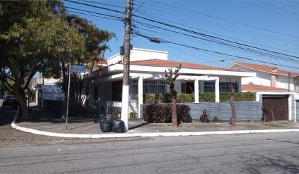 Casa térrea com 4 quartos, 2 suítes , 3 vagas