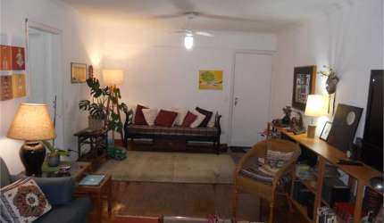 Bom apartamento no miolo de Moema Pássaros, Vila Uberabinha!