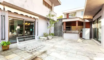 Brooklin Paulista na melhor rua, casa alto padrão, terreno 1.000m², com total segurança.