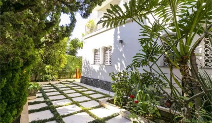 Casa de 334m² na Chácara Flora com 5 Salas, 4 Dorms, 4 Vagas e um espaçoso Quintal