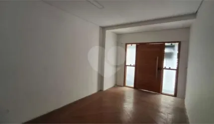 Sobrado comercial/ residencial  com 150 m², 08 salas e 02 vagas de garagem