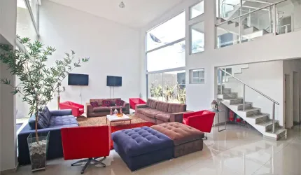 SOBRADO COM 05 SUITES NO BOSQUE DA SAUDE - COM PISCINA