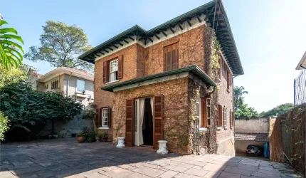 Casa charmosa em Higienópolis. 300m2 .4 dormitórios. 6 vagas