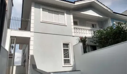 Sobrado Reformado 206 metros Vila Mariana - 3 Dormitórios 1 Suíte &amp; 4 Vagas de Garagem (coberta)