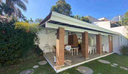 Sobrado com 3 salas, escritório, 4 suítes, piscina e 4 vagas, a venda no melhor do Morumbi