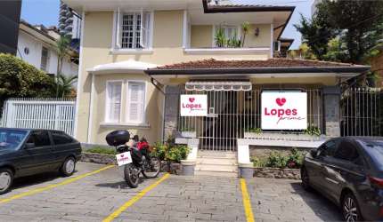 Excelente casa comercial no Pacaembu, Imperdível para sua moradia ou seu negócio.