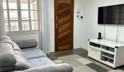 Sobrado de 90m2, 2 quartos, quintal com edícula, 1 vaga, na Vila Clementino.