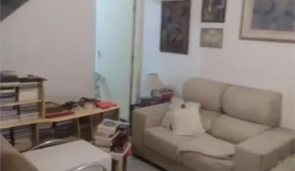 2 Casas  próximo metro
